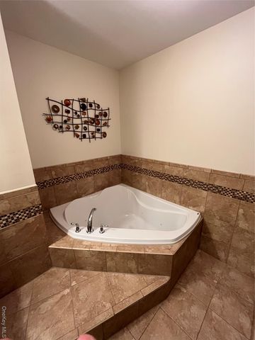 566 Birchwood Park Drive 566, Middle Island, NY 11953