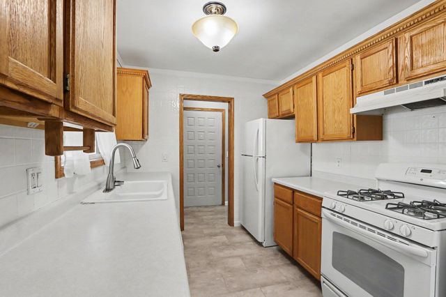 5614 Cheshire Street, Portage, MI 49002