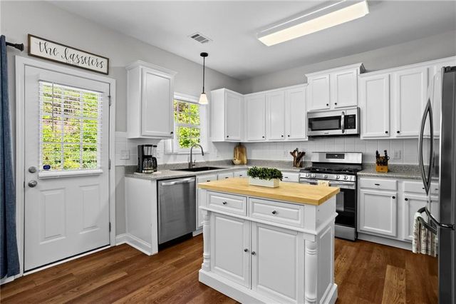 3922 Walnut Grove Way, Gainesville, GA 30506