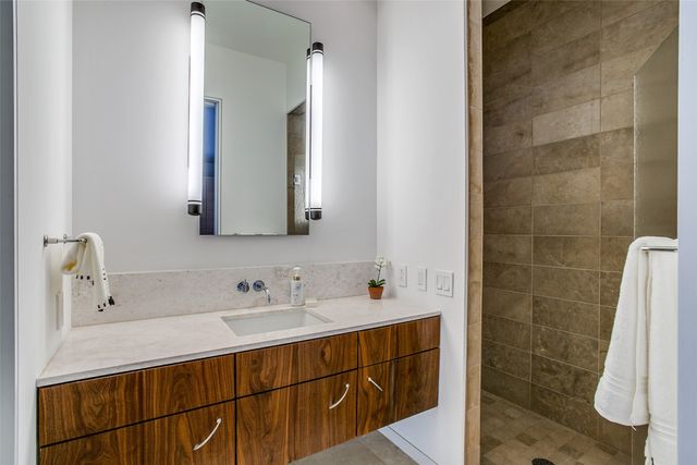 2430 Victory Park Lane 2607, Dallas, TX 75219