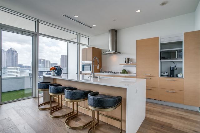 2430 Victory Park Lane 2607, Dallas, TX 75219