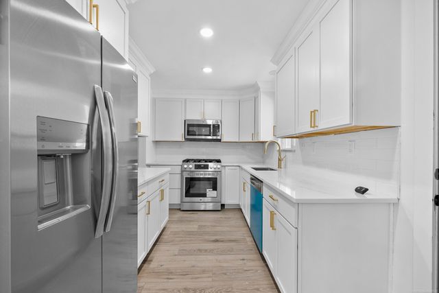 2051 Avondale Street, Sylvan Lake, MI 48320