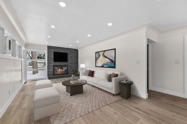 2051 Avondale Street, Sylvan Lake, MI 48320