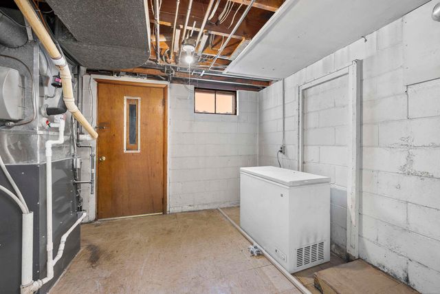 2051 Avondale Street, Sylvan Lake, MI 48320