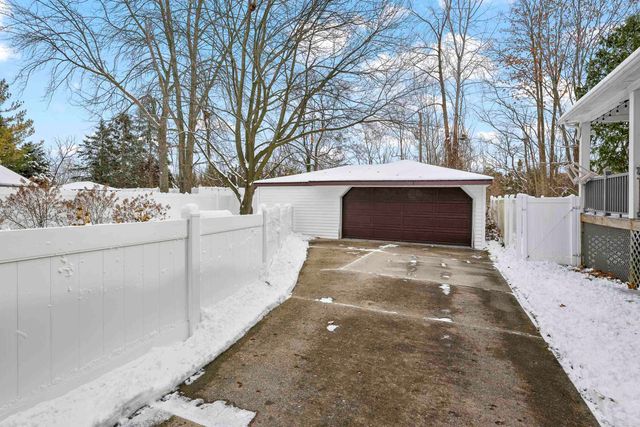 2051 Avondale Street, Sylvan Lake, MI 48320