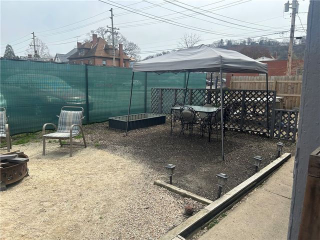 403 E 2nd Ave, Tarentum, PA 15084