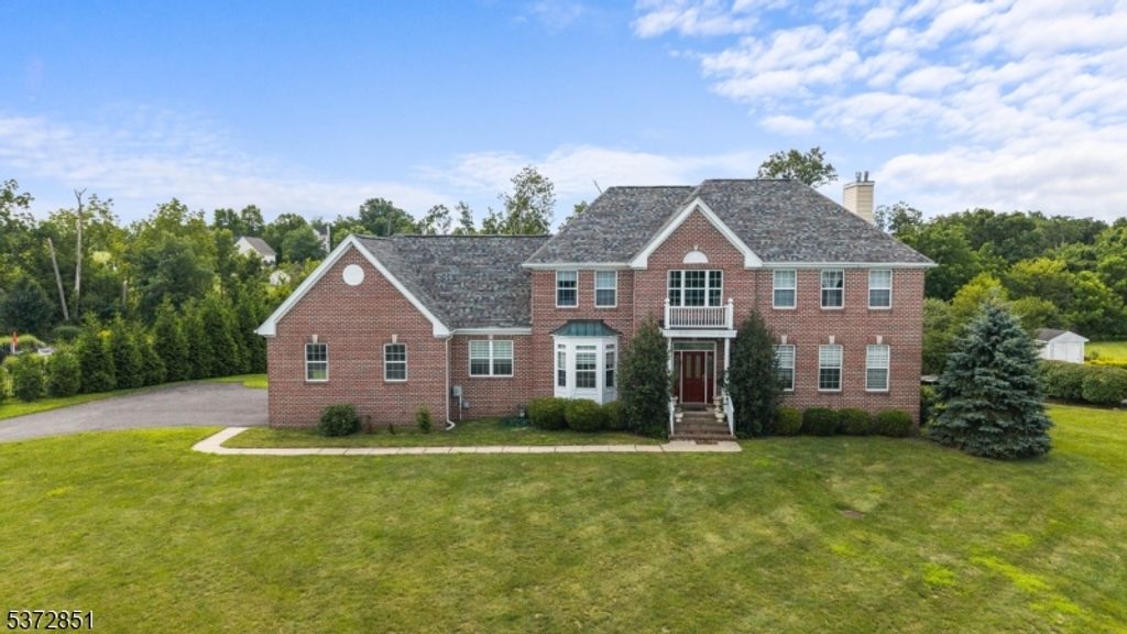 27 Music Mountain Blvd, Lambertville City, NJ 08530