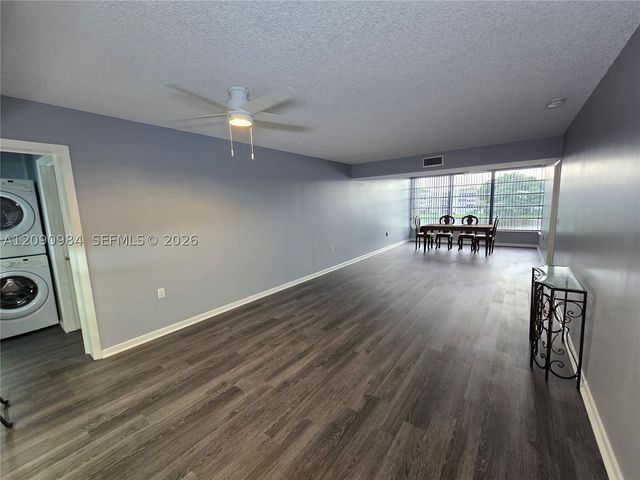 1526 Whitehall Dr 304, Davie, FL 33324