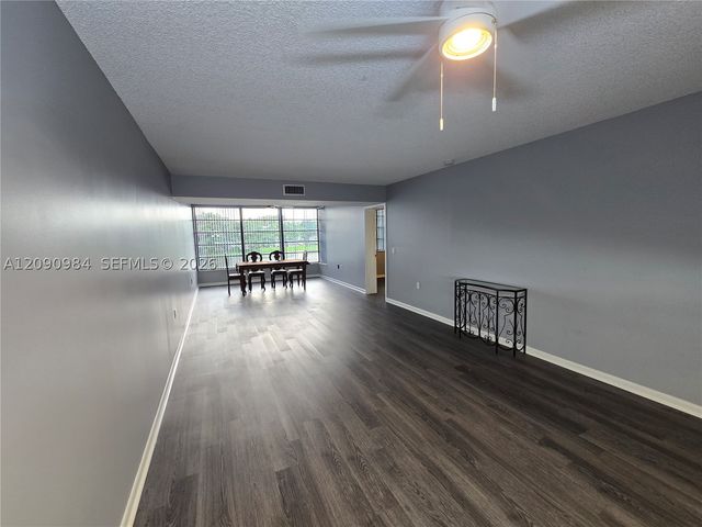 1526 Whitehall Dr 304, Davie, FL 33324