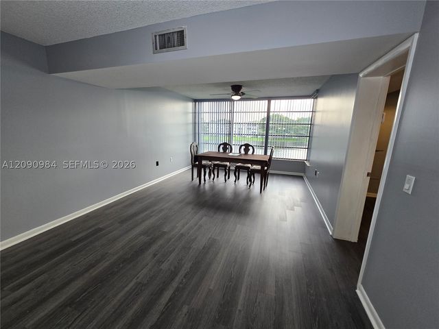 1526 Whitehall Dr 304, Davie, FL 33324