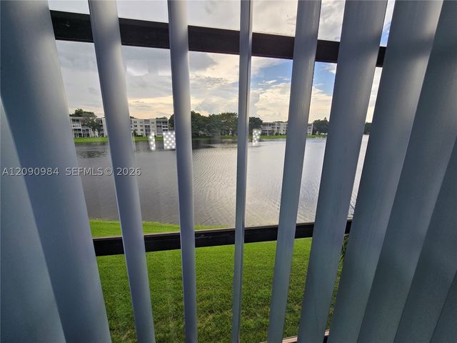 1526 Whitehall Dr 304, Davie, FL 33324
