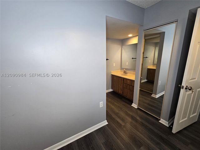 1526 Whitehall Dr 304, Davie, FL 33324