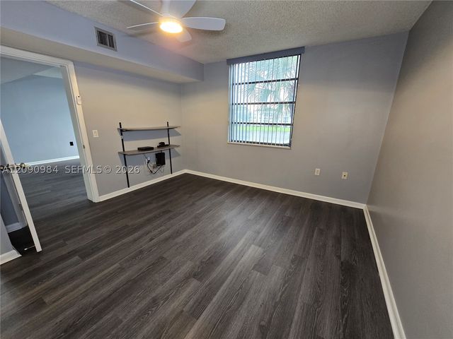 1526 Whitehall Dr 304, Davie, FL 33324