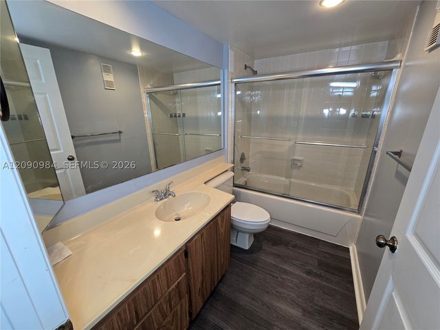 1526 Whitehall Dr 304, Davie, FL 33324