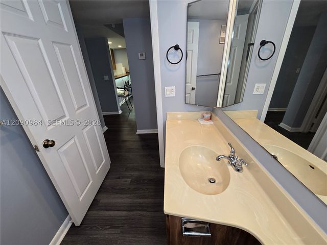 1526 Whitehall Dr 304, Davie, FL 33324