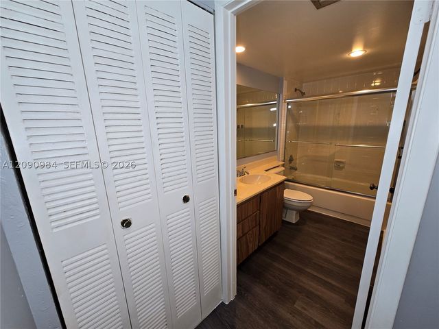 1526 Whitehall Dr 304, Davie, FL 33324