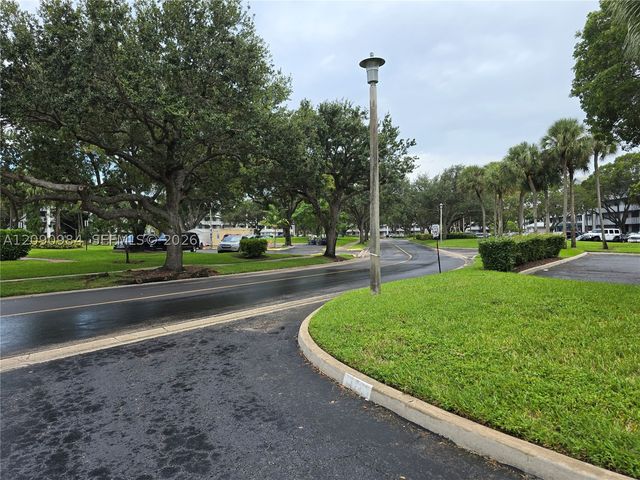 1526 Whitehall Dr 304, Davie, FL 33324