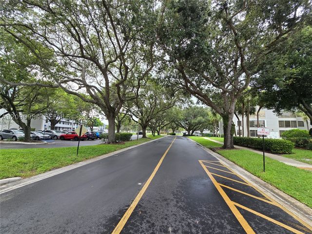 1526 Whitehall Dr 304, Davie, FL 33324