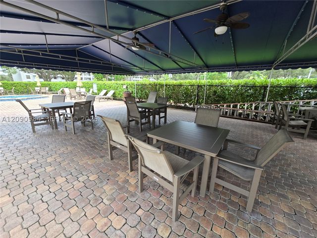 1526 Whitehall Dr 304, Davie, FL 33324