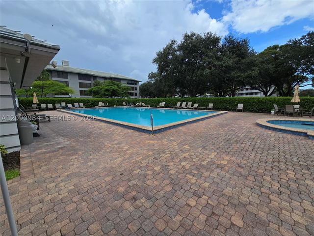 1526 Whitehall Dr 304, Davie, FL 33324