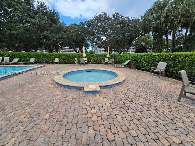 1526 Whitehall Dr 304, Davie, FL 33324