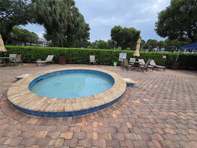 1526 Whitehall Dr 304, Davie, FL 33324