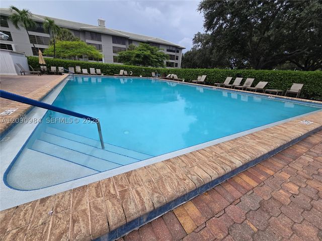 1526 Whitehall Dr 304, Davie, FL 33324