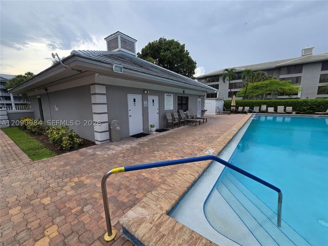 1526 Whitehall Dr 304, Davie, FL 33324