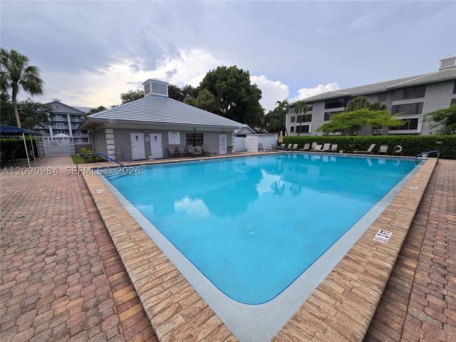 1526 Whitehall Dr 304, Davie, FL 33324