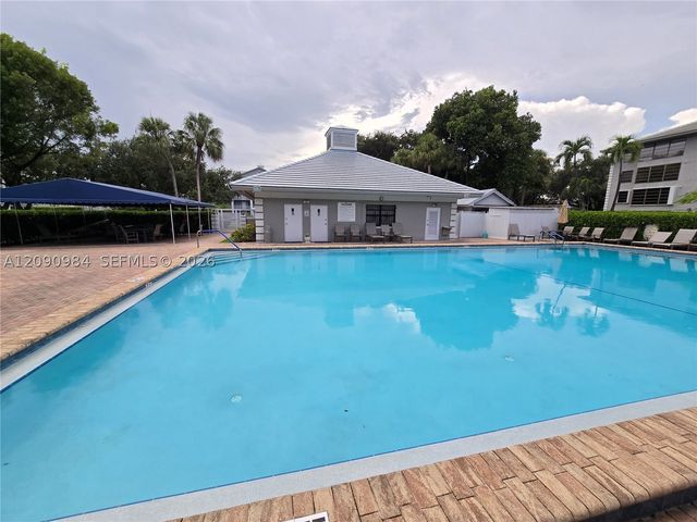 1526 Whitehall Dr 304, Davie, FL 33324