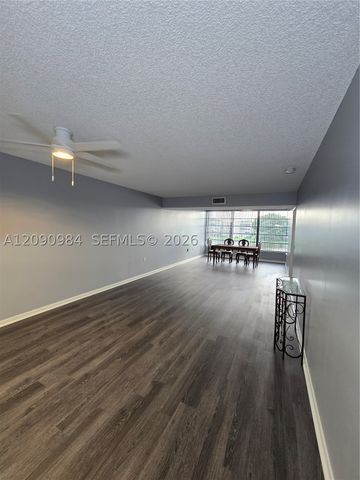 1526 Whitehall Dr 304, Davie, FL 33324