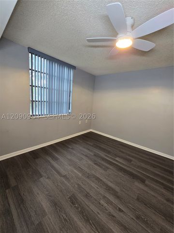 1526 Whitehall Dr 304, Davie, FL 33324