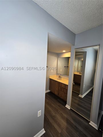 1526 Whitehall Dr 304, Davie, FL 33324