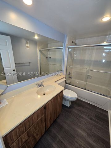 1526 Whitehall Dr 304, Davie, FL 33324