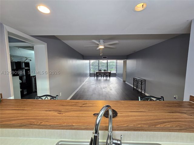 1526 Whitehall Dr 304, Davie, FL 33324