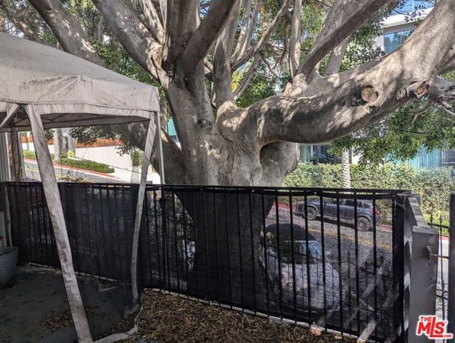 1323 N Olive Drive 23G, West Hollywood, CA 90069