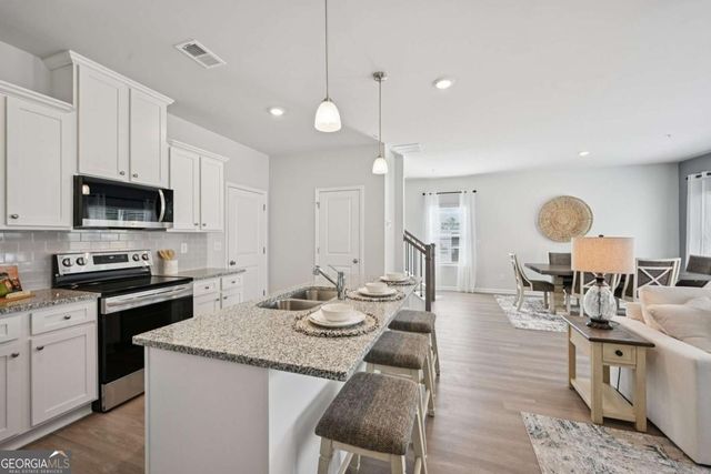 393 Lanier Circle, Woodstock, GA 30189