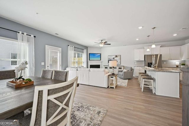 393 Lanier Circle, Woodstock, GA 30189