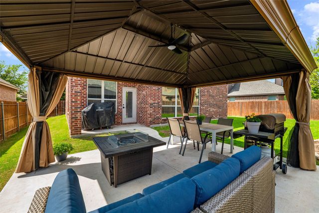 9924 Chrysalis Drive, Fort Worth, TX 76131