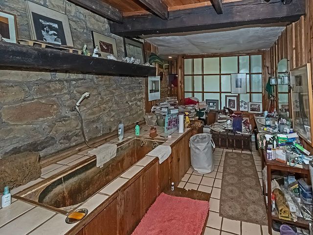 333 Perry HIGHWAY, Lancaster Twp, PA 16037