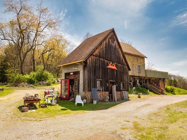 333 Perry HIGHWAY, Lancaster Twp, PA 16037