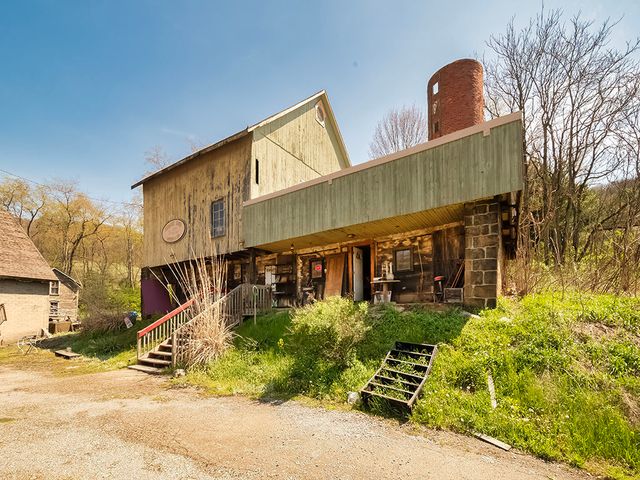 333 Perry HIGHWAY, Lancaster Twp, PA 16037