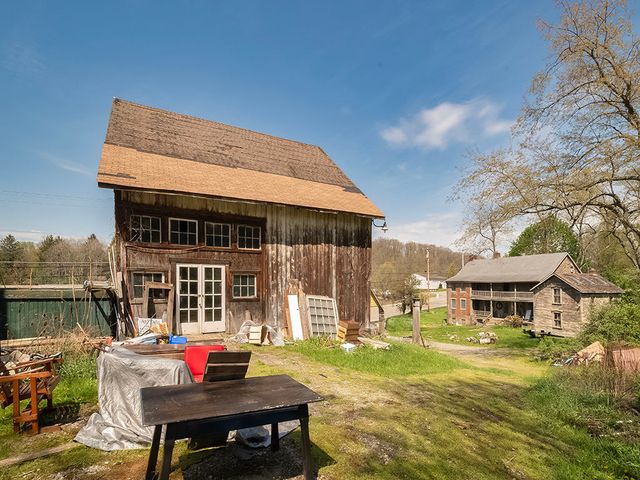 333 Perry HIGHWAY, Lancaster Twp, PA 16037