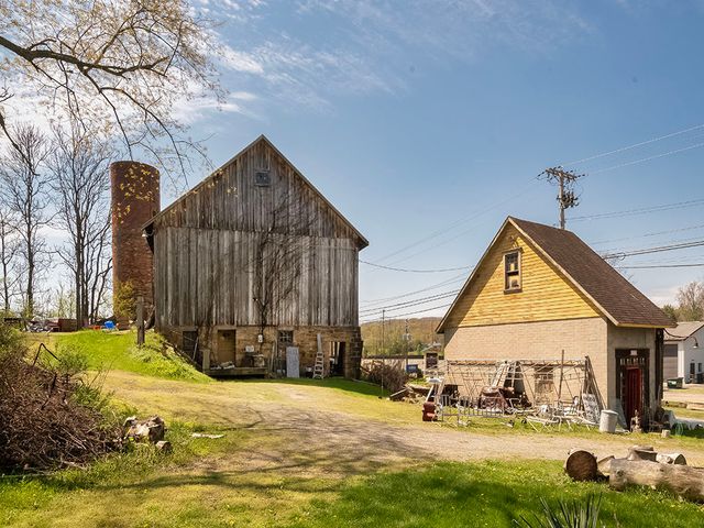 333 Perry HIGHWAY, Lancaster Twp, PA 16037