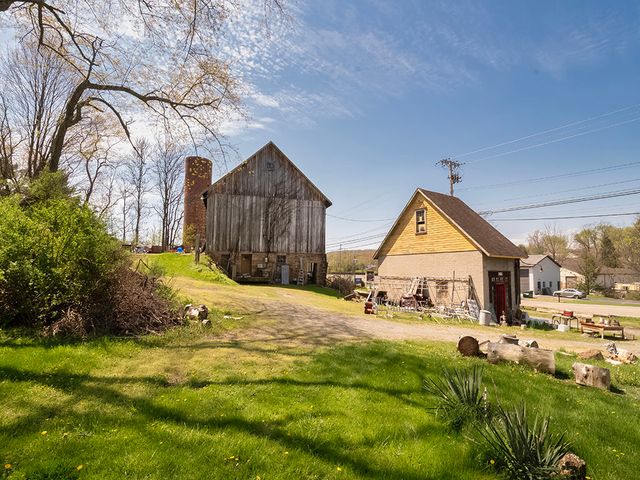 333 Perry HIGHWAY, Lancaster Twp, PA 16037