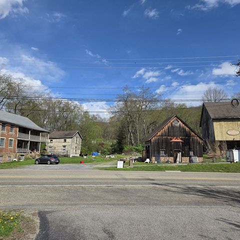 333 Perry HIGHWAY, Lancaster Twp, PA 16037