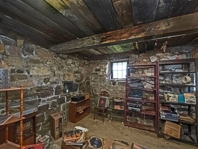 333 Perry HIGHWAY, Lancaster Twp, PA 16037