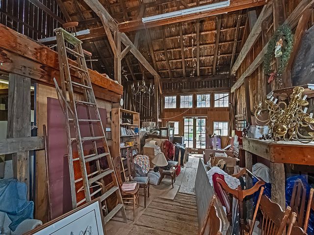 333 Perry HIGHWAY, Lancaster Twp, PA 16037