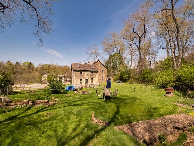 333 Perry HIGHWAY, Lancaster Twp, PA 16037