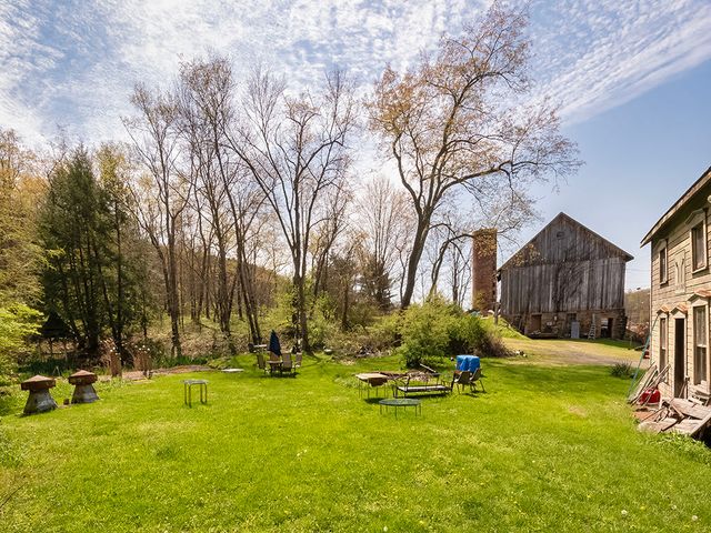 333 Perry HIGHWAY, Lancaster Twp, PA 16037